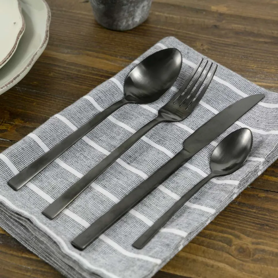 Complete bestekset in zwart staal of koper design 24 delig - Fayette Viadurini