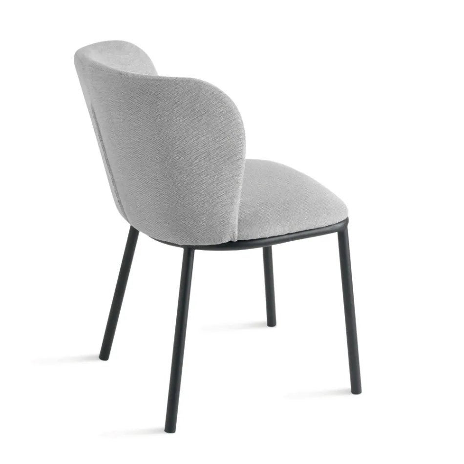 Set van 2 gestoffeerde stoelen met gelakt metalen frame - Leandra Viadurini