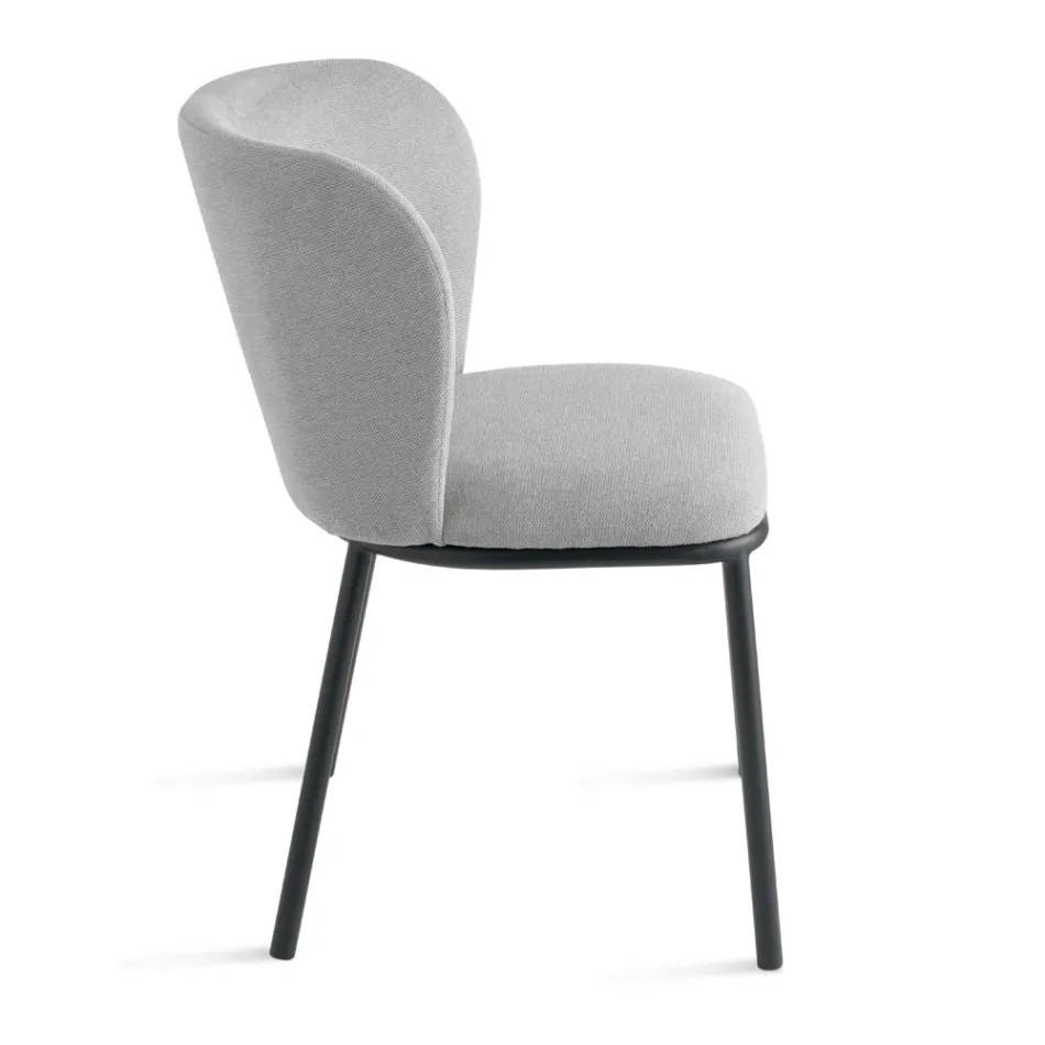 Set van 2 gestoffeerde stoelen met gelakt metalen frame - Leandra Viadurini