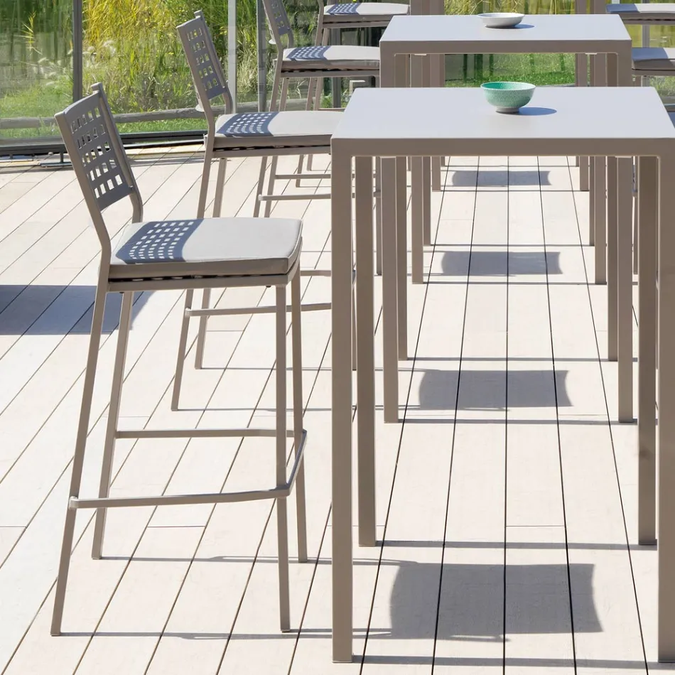 Stapelbare buitenkruk van gelakt staal Made in Italy - Nilda Viadurini