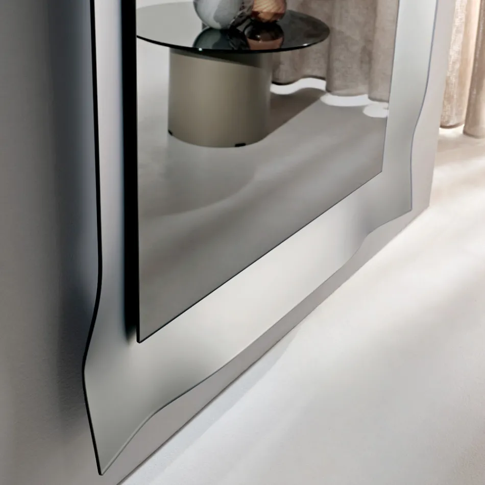 Spiegel met gevormd frame, verkrijgbaar in 3 maten en 2 kleuren - Carolina Viadurini