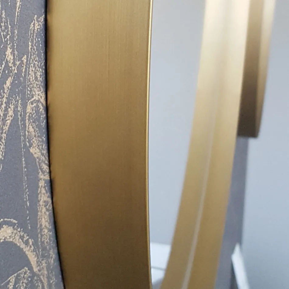 Ronde wandspiegel met metalen frame verschillende kleuren en led-verlichting - Renga Viadurini