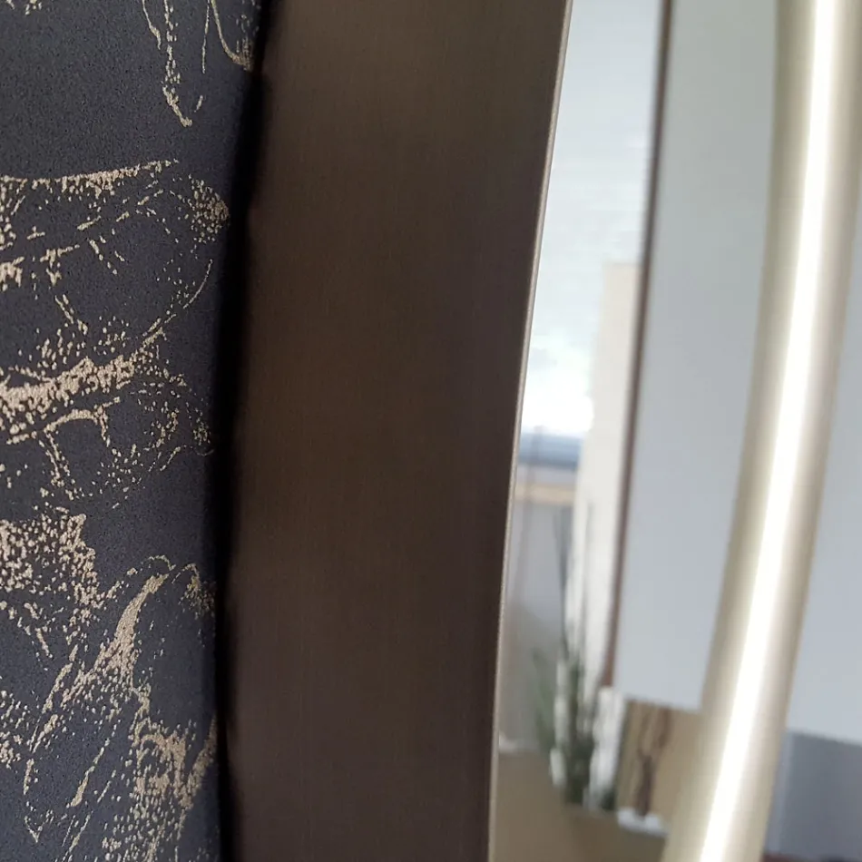 Ronde wandspiegel met metalen frame verschillende kleuren en led-verlichting - Renga Viadurini