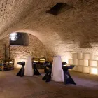 Slide Peak hoge tafel (H120) polyethyleen en glas gemaakt in Italië Viadurini