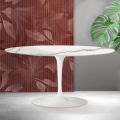 Saarinen Tulip ovale salontafel H 41 cm in Florim Statuario mat keramiek - Scharlakenrood