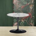 Tulip Eero Saarinen H 39 salontafel met arabesk marmeren rond blad - Scarlet