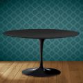Eero Saarinen Tulip salontafel H 41 ovaal in Domoos keramiek, gemaakt in Italië - Scharlakenrood