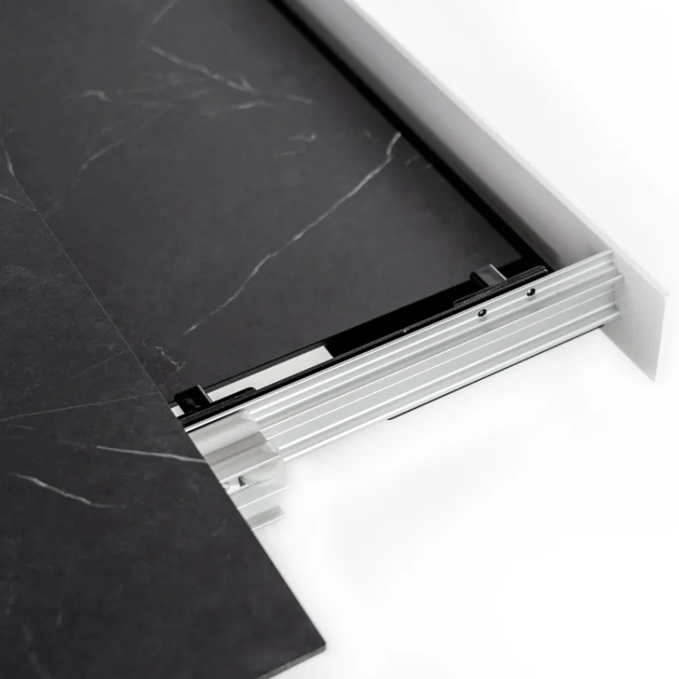 Uitschuifbare tafel tot 270 cm met HPL blad en aluminium onderstel - Villongo Viadurini