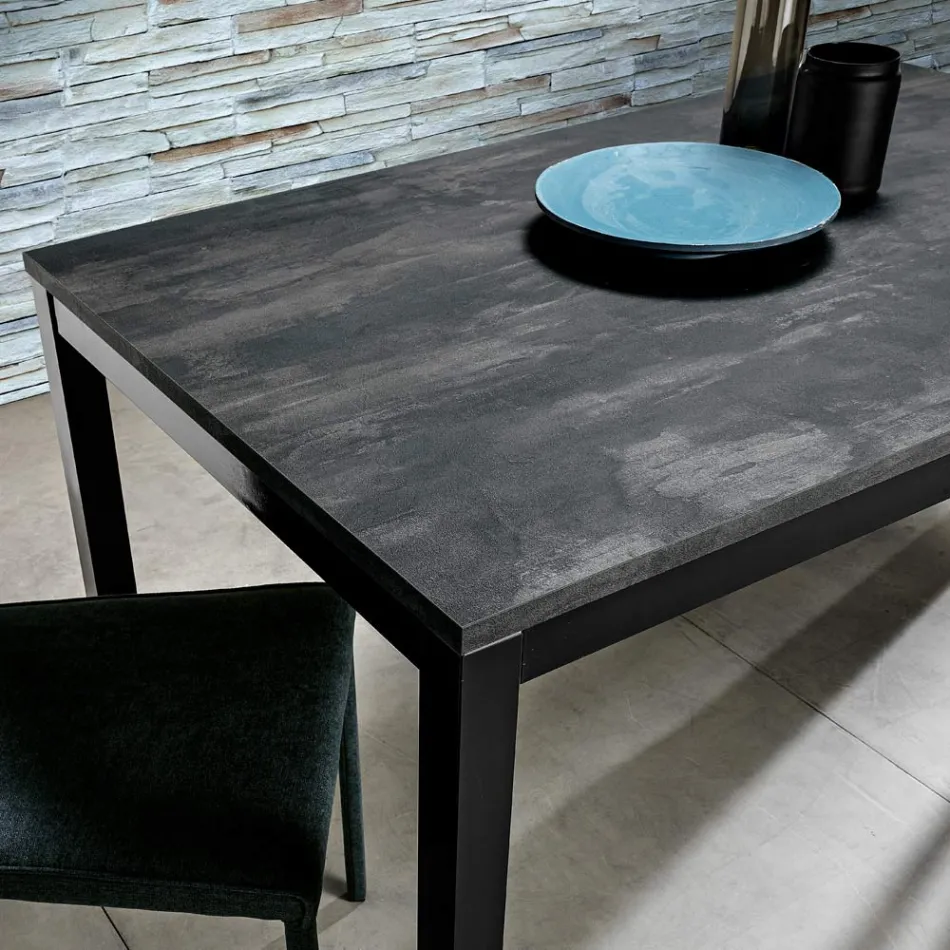 Uitschuifbare woonkamertafel met melamine blad en metalen poten - Shaila Viadurini