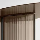 Tafel met ovaal glazen blad en gesmolten glas en metalen onderstel - Foglietto Viadurini