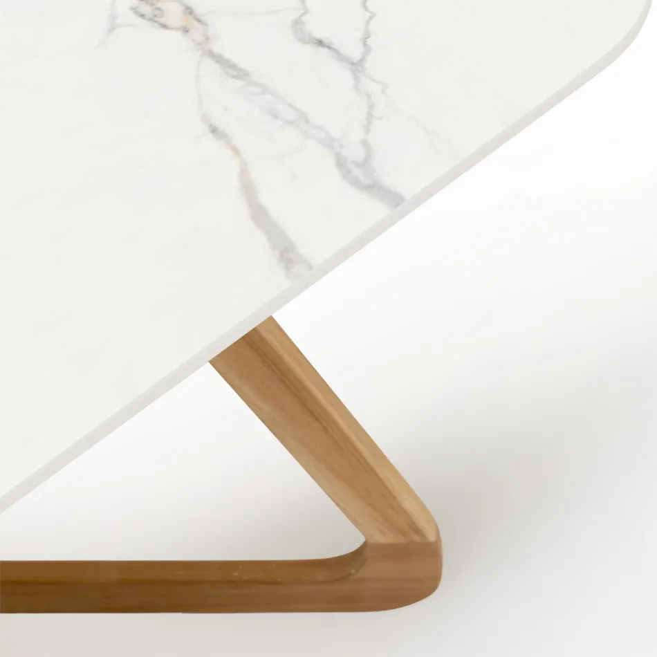 Buitentafel met houten onderstel en Calacatta Oro keramisch blad - Infinity Viadurini