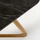 Buitentafel met houten onderstel en zwart Marquinia keramiek blad - Infinity Viadurini