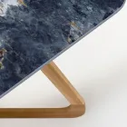 Buitentafel met houten onderstel en oceaanblauw keramiek blad - Infinity Viadurini