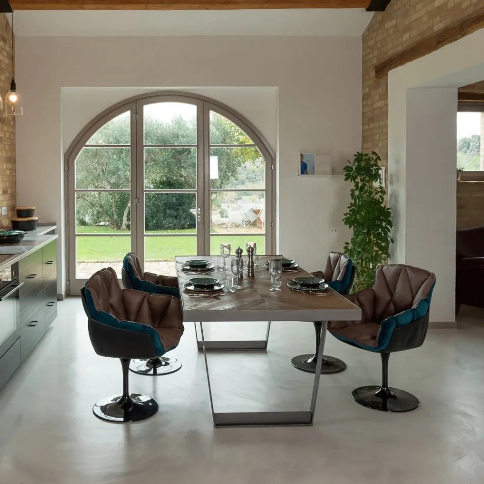 Eettafel van gerecycled tropisch hout en metalen poten - glijbaan Viadurini