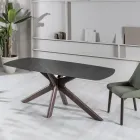 Vaste tafel met keramisch blad en massief walnoothouten onderstel - Oranje Viadurini