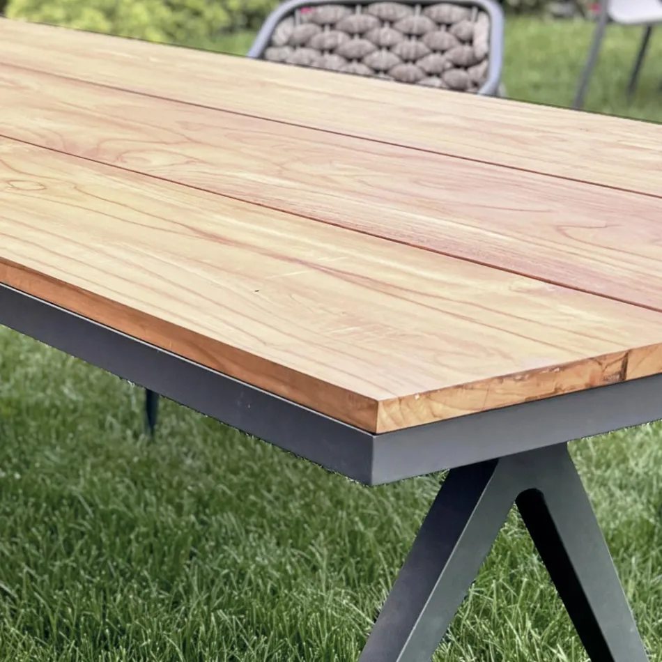 Vaste buitentafel 220x100 cm in aluminium en massief teak - Nara Viadurini