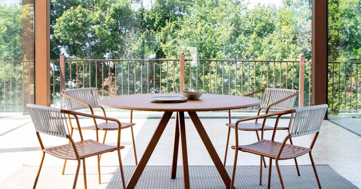 Outsunny Klaptafel Tuintafel met 42mm 50mm Paraplugat Opvouwbare Bijzettafel Balkontafel