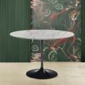 Tulp Tafel Eero Saarinen H 74 Rond in Carrara Marmer Statuarietto - Scharlaken
