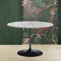 Tulip Tafel Saarinen H 74 met rond blad in Arabescato Marmer Made in Italy - Scarlet