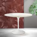 Saarinen Tulpentafel H 74 cm in Florim Calacatta Goud Mat Keramiek - Scharlakenrood