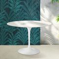 Tulip Saarinen tafel H 74 cm in Florim Statuario Lucido keramiek - Scarlet