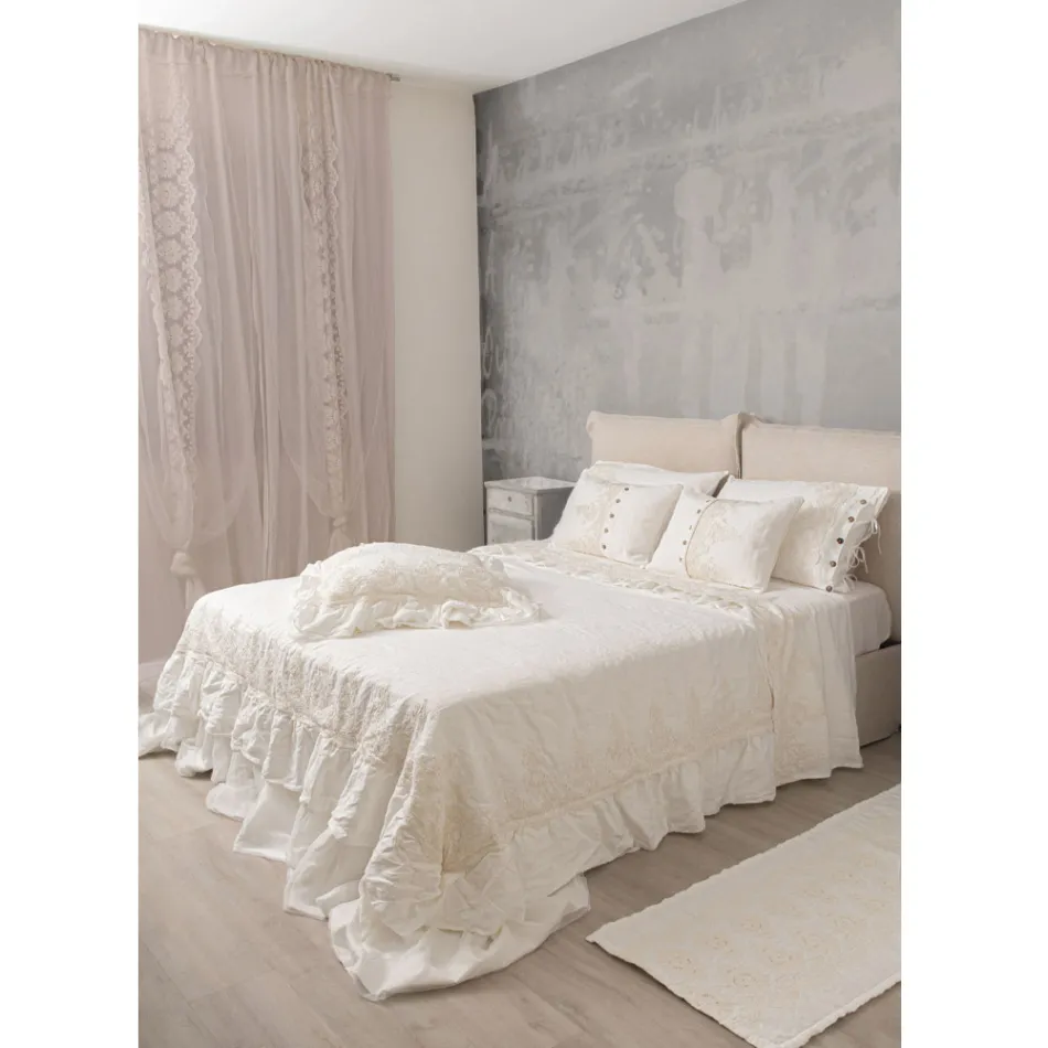 Licht linnen gordijn met organza en gotisch borduurwerk in het luxe centrum - Marinella Viadurini