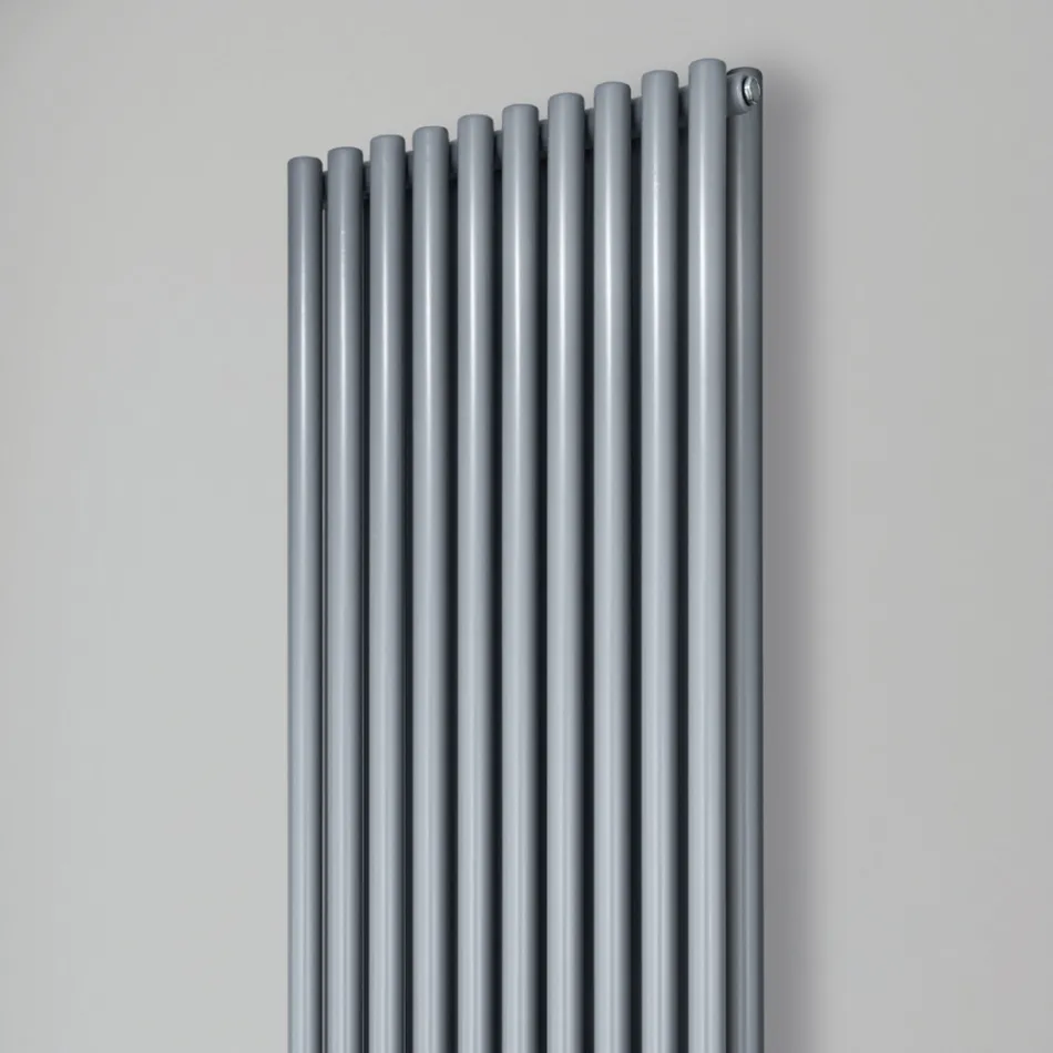 Hydraulische radiator met horizontale collectoren en verticale buizen - Colomba Viadurini