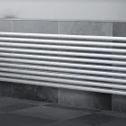 Hydraulische radiator met dubbele reeks horizontale elementen Made in Italy - Strega Viadurini