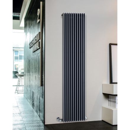 Hydraulische radiator met dubbele reeks platte elementen, gemaakt in Italië - Macedonië Viadurini