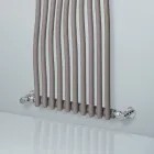 Hydraulische radiator met gebogen verticale elementen Made in Italy - Ribes Viadurini