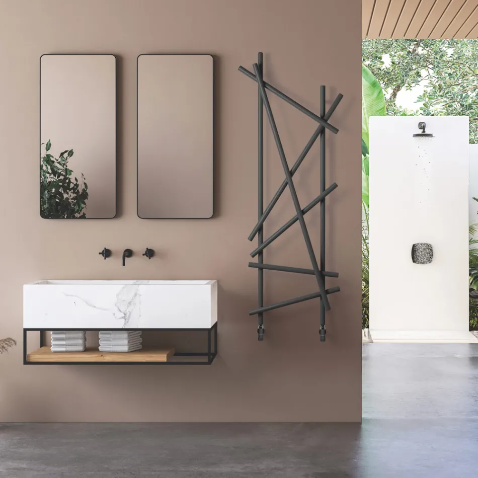 Stalen hydraulische radiator met ronde sectiebuizen gemaakt in Italië - Willekeurig Viadurini