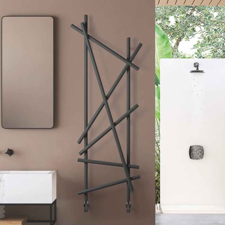 Stalen hydraulische radiator met ronde sectiebuizen gemaakt in Italië - Willekeurig Viadurini