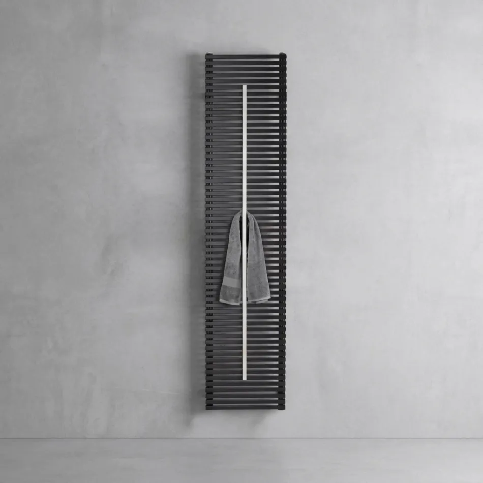 Radiator van koolstofstaal met handdoekrek, gemaakt in Italië - Lux Viadurini