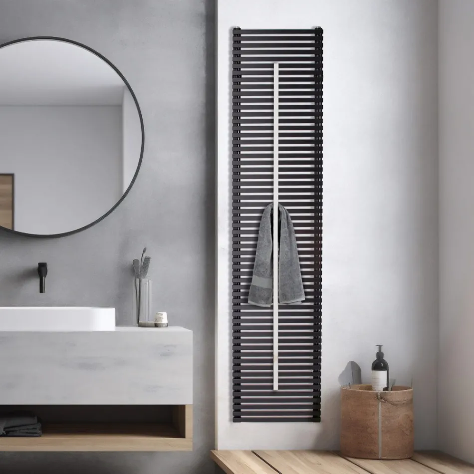Radiator van koolstofstaal met handdoekrek, gemaakt in Italië - Lux Viadurini