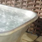 Bad vrijstaande verkoperde wit ijzeren Annie Viadurini