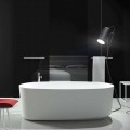 Vrijstaand bad met monobloc-ontwerp geproduceerd in Dongo, Italië