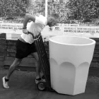 Hoge decoratieve vaas met glazen vorm in polyethyleen Made in Italy - Pucca Viadurini