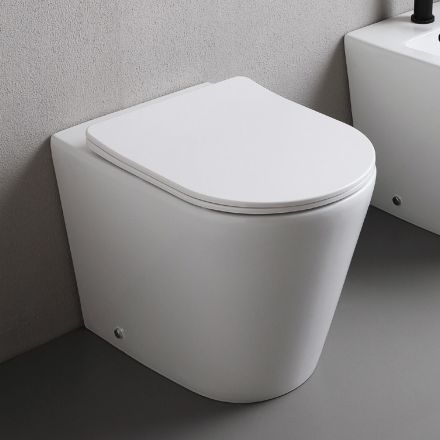 Vrijstaand toilet met slanke softclose-zitting in wit keramiek - Salice Viadurini