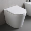Vrijstaand toilet met slanke softclose-zitting in wit keramiek - Salice