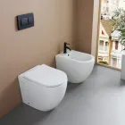 Vrijstaande toiletpot met softclose zitting in wit keramiek - Elm Viadurini