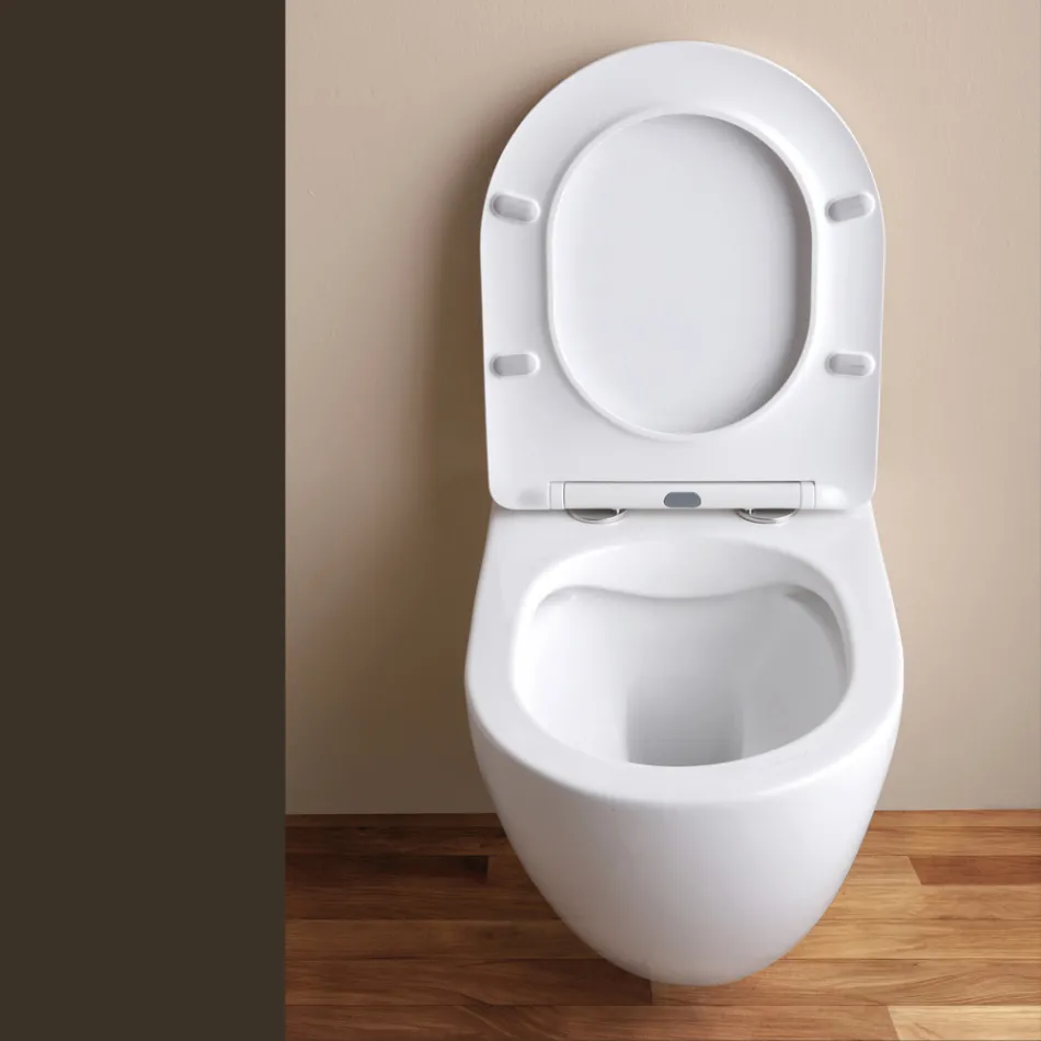 Wandgemonteerd randloos toilet met soft-close keramische zitting - Juniper   Viadurini